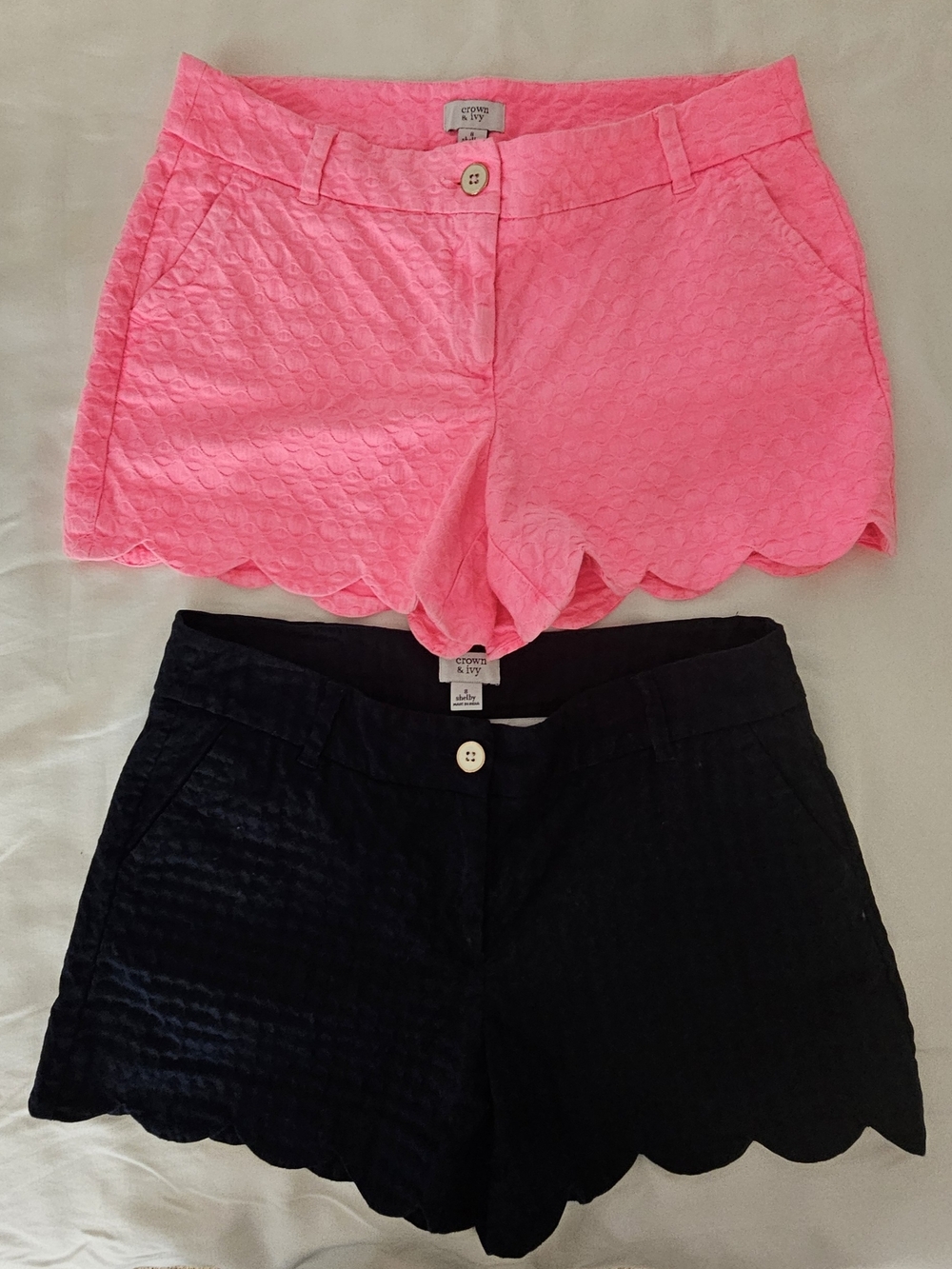 crown & ivy Shelby Scallop Hem Shorts in Hot Pink and Navy